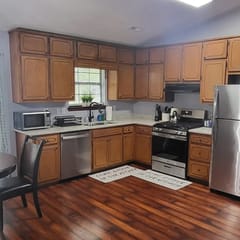 Spacious Home, Deck & Garage, close to ATL airport