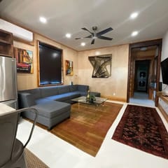 Beautifully Chic, Spacious, WiFi, Near Pullman Yds