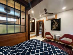 Beautifully Chic, Spacious, WiFi, Near Pullman Yds