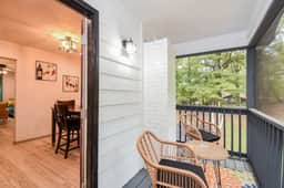 Cheery Home, Private Terrace, BBQ Area, Yard Games