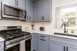 Chic Decatur Home, Huge Backyard, Pets Welcome