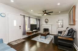 Chic Decatur Home, Huge Backyard, Pets Welcome