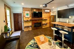 Chic Nooks at DeKalb Ave Unit E