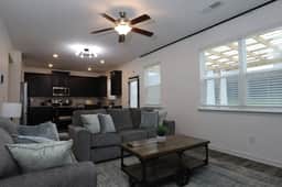 Quaint Home, WiFi, Smart TV's, Near Airport