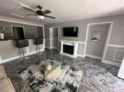 Roomy Renovated GuestHome, Desk, Yard, PetFriendly