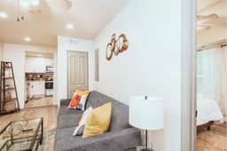 Stay near Downtown Atlanta with Wifi, Yard and BBQ