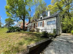 Stylish Abode, Office, Private Yard, Pet Friendly!
