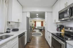 Stylish WestLake Escape, PetFriendly, Downtown 5Mi
