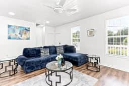 Peacefull 4 BDR, Fast Wi-Fi, Minutes from Shopping - Image 2