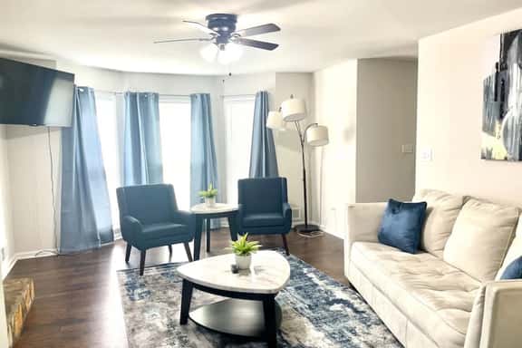 Getaway Home, Front Yard and Smart TVs All Rooms - Image 1