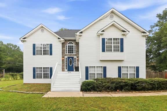 Quiet 4BR, Close to Six Flags, Wi-Fi, Smart TVs - Image 1