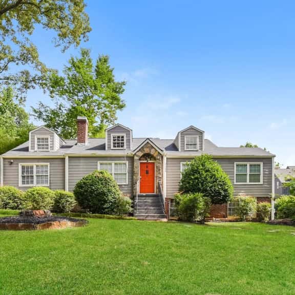 Cozy Home: Spacious, Wifi, Minutes from Grant Park - Image 1