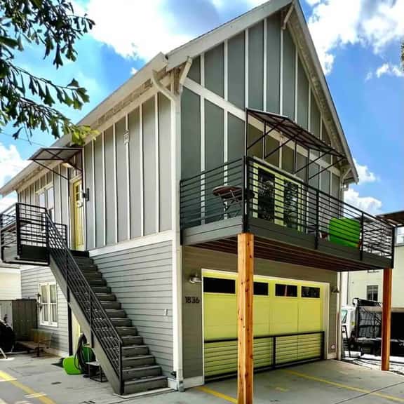 Chic Home w/Loft, Wi-Fi, close to Pullman Yrds - Image 1