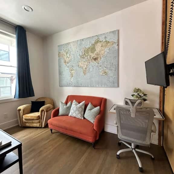 Chic and Cozy, Wi-Fi, Close to Pullman Yards - Image 1
