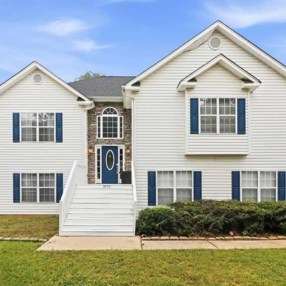 Quiet 4BR, Close to Six Flags, Wi-Fi, Smart TVs - Image 1