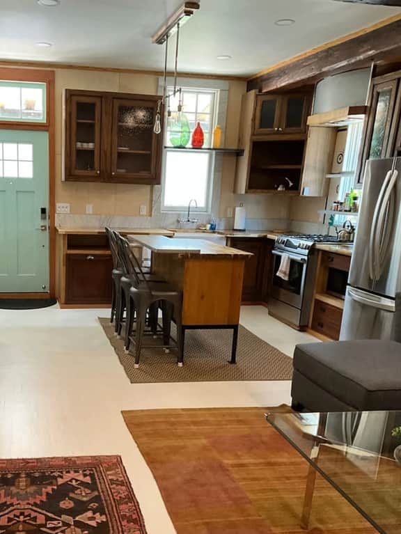 Beautifully Chic, Spacious, WiFi, Near Pullman Yds