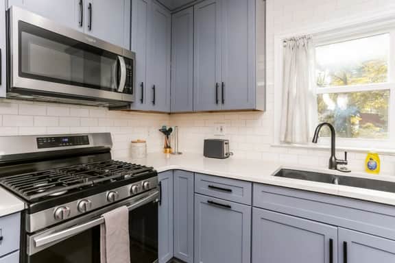 Chic Decatur Home, Huge Backyard, Pets Welcome
