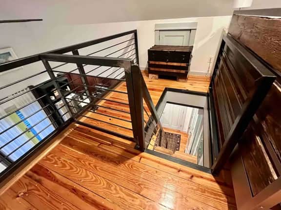 Chic Home w/Loft, EV Charger close to Pullman Yrds