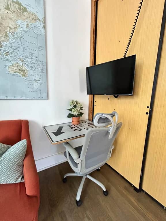 Chic Nooks at DeKalb Ave Unit C