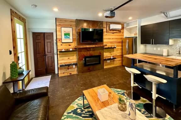 Chic Nooks at DeKalb Ave Unit E
