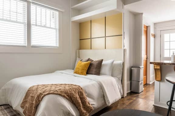 Chic Studio, Workspace, Wifi, Close to Pullman Yds