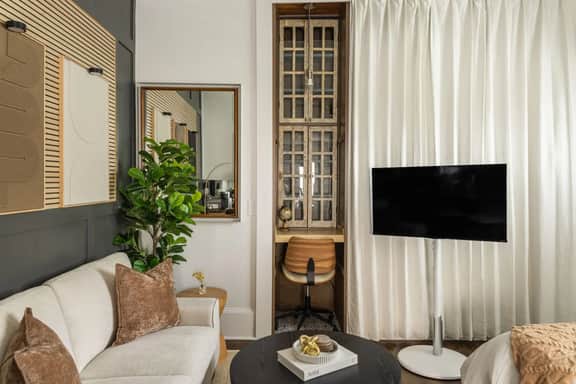 Chic Studio, Workspace, Wifi, Close to Pullman Yds