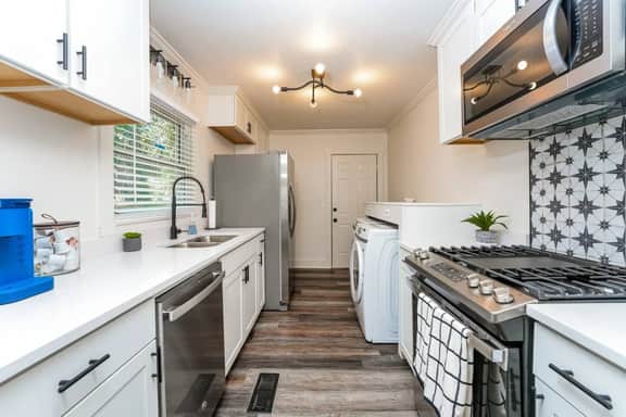 Newly Renovated East Lake Home, Wifi, Workspace