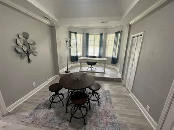 Roomy Renovated GuestHome, Desk, Yard, PetFriendly
