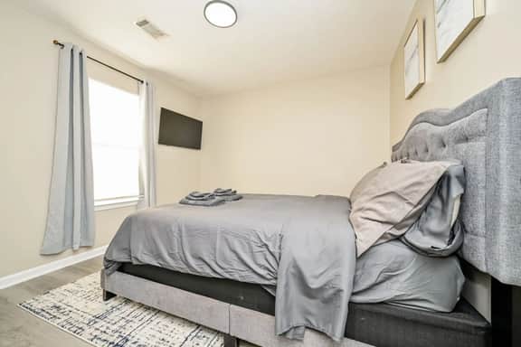 Sleek Home, WiFi, Pet-Friendly, Near Arabia Mtn