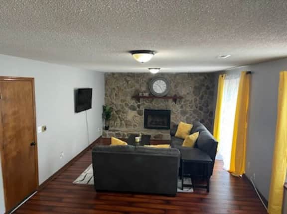 Spacious Home, Deck & Garage, close to ATL airport