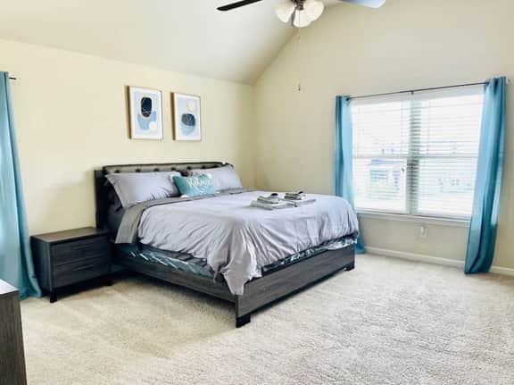 Spacious Home, Patio, Yard, WiFi, Near Speedway