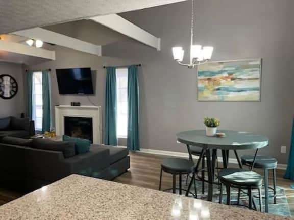 Stone Mountain Home, SmartTV All Rooms, Pool Table
