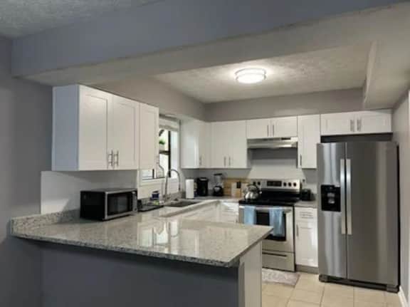 Stone Mountain Home, SmartTV All Rooms, Pool Table