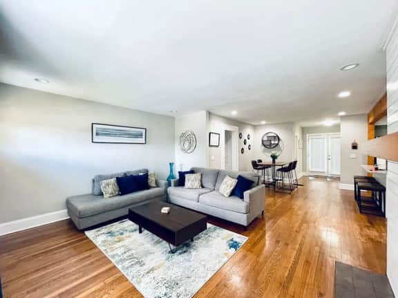 Stylish Abode, Office, Private Yard, Pet Friendly!