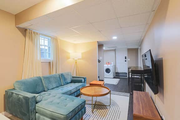 Stylish WestLake Escape, PetFriendly, Downtown 5Mi