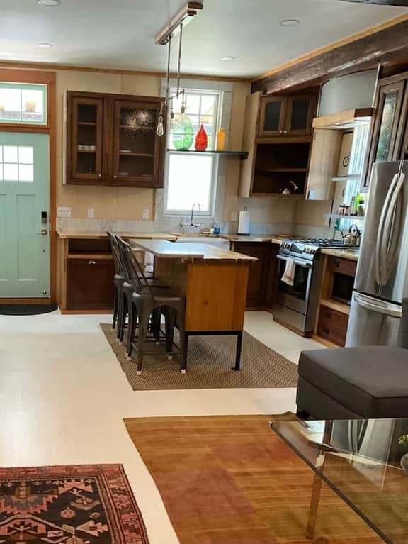 Beautifully Chic, Spacious, WiFi, Near Pullman Yds - Image 3