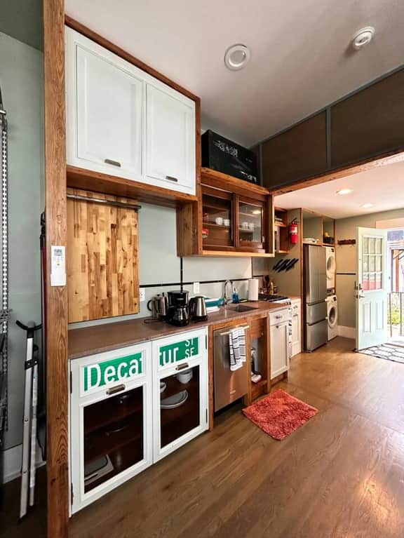 Chic and Cozy, Wi-Fi, Close to Pullman Yards - Image 3