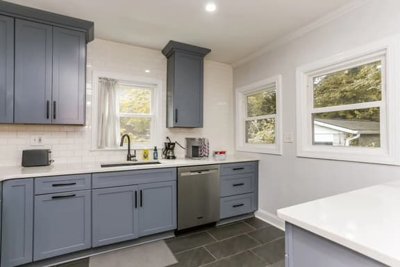 Chic Decatur Home, Huge Backyard, Pets Welcome