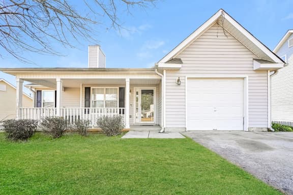 Sleek Home, WiFi, Pet-Friendly, Near Arabia Mtn