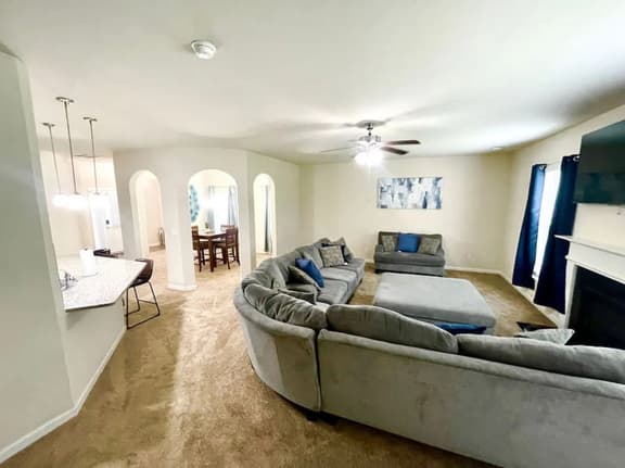 Spacious Home, Patio, Yard, WiFi, Near Speedway