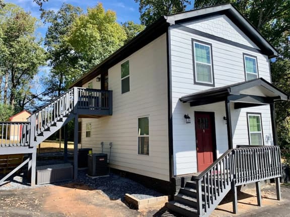 Stay near Downtown Atlanta with Wifi, Yard and BBQ