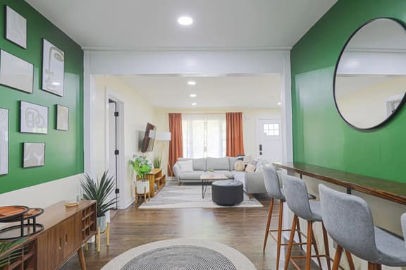 Stylish WestLake Escape, PetFriendly, Downtown 5Mi